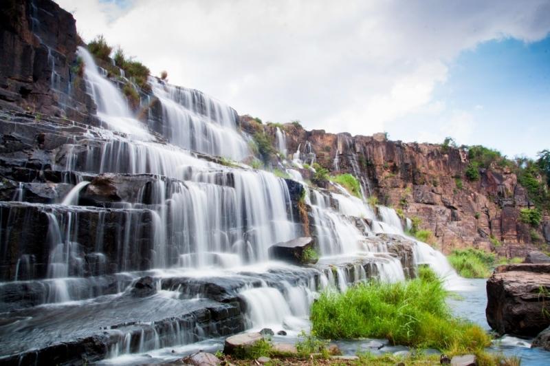 Top 17 thác nước đẹp nhất việt Nam bạn không thể bỏ qua