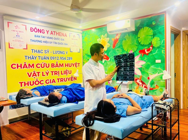 Thạc sĩ Lương y Phạm Đức Tuấn tại Phòng Khám Đông y gia truyền Athena