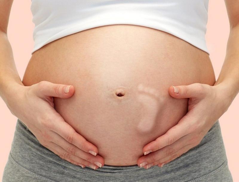 ﻿  Trong vòng 12 tiếng, thai nhi cử động ít hơn 20 lần chứng tỏ thai nhi thiếu dưỡng khí