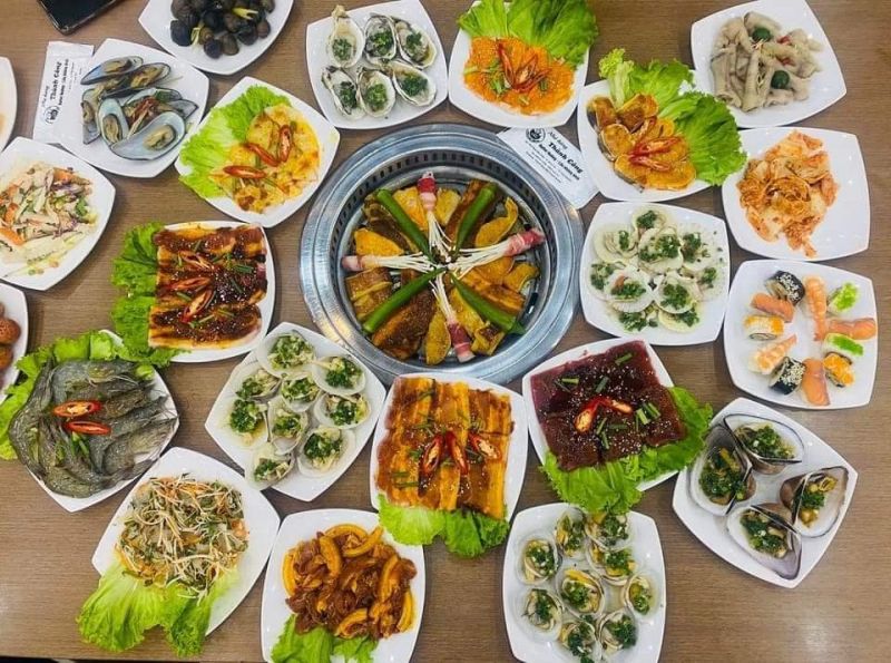 Món buffet hấp dẫn tại nhà hàng