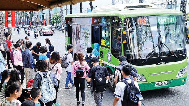 Đi xe đạp, xe bus hoặc đi bộ