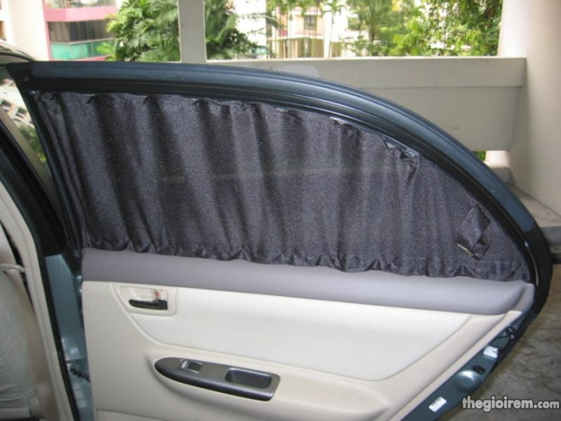 Sử dụng rèm che nắng ô tô để giúp bảo vệ sức khỏe và tăng cường độ an toàn khi lái xe trong những ngày nắng nóng. Hãy xem hình ảnh liên quan để biết thêm về các loại rèm hiện đại và tiện ích.
