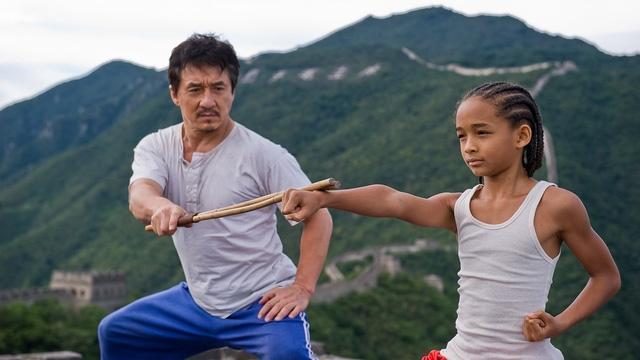 Học Kung Fu nhưng vì là phiên bản làm lại nhà sản xuất vẫn gò vào cái tên Karate Kid.