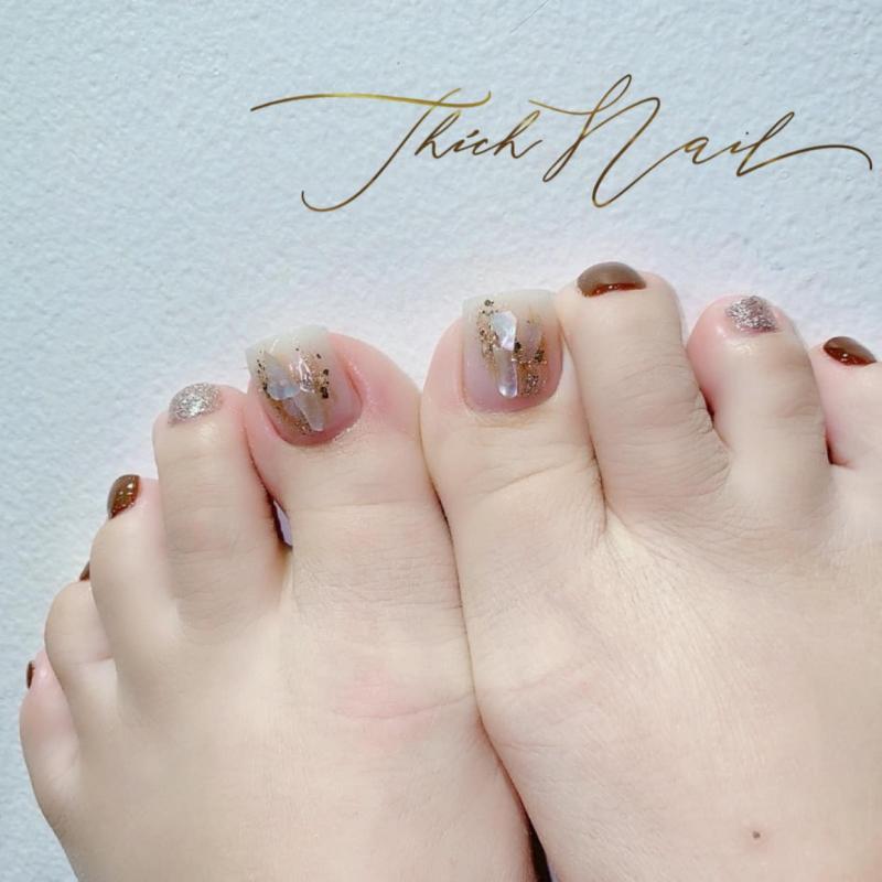 Quy trình chăm sóc móng tại Thích Nails luôn được thực hiện một cách an toàn, tất cả các vật dụng như kềm, dũa,… đều được vô trùng