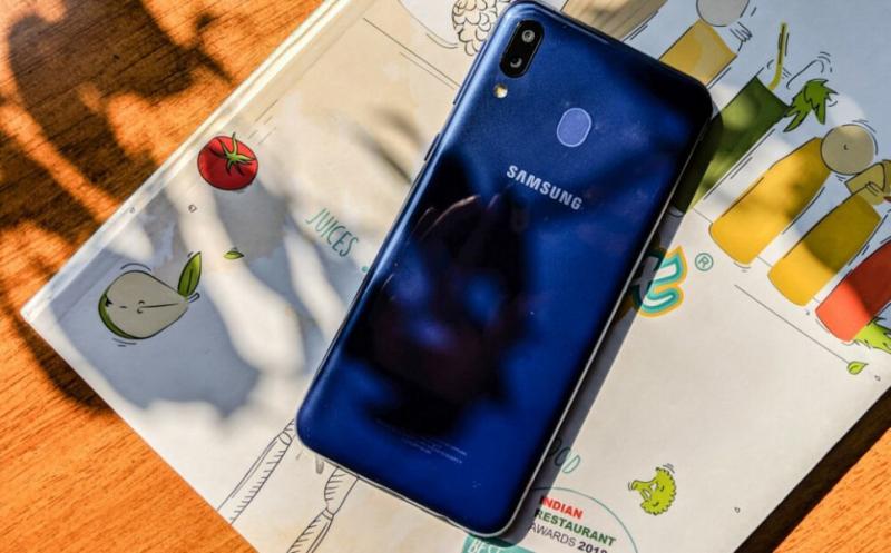 Thiết kế của Galaxy M20