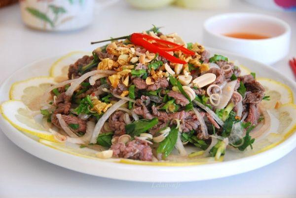 Thịt bò nộm rau muống