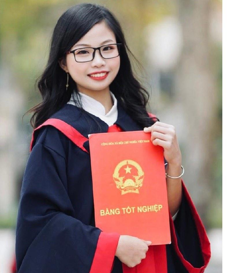 Trần Thùy Linh - Nữ thủ khoa Trường Đại học Kinh tế quốc dân có điểm học tập toàn khóa đạt 3.89/4.0, điểm rèn luyện xuất sắc