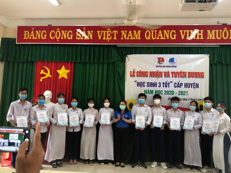 Với sự nổ lực của thầy và trò, trong năm qua trường đạt nhiều thành tích đáng khích lệ; chất lượng giáo dục ngày được nâng cao