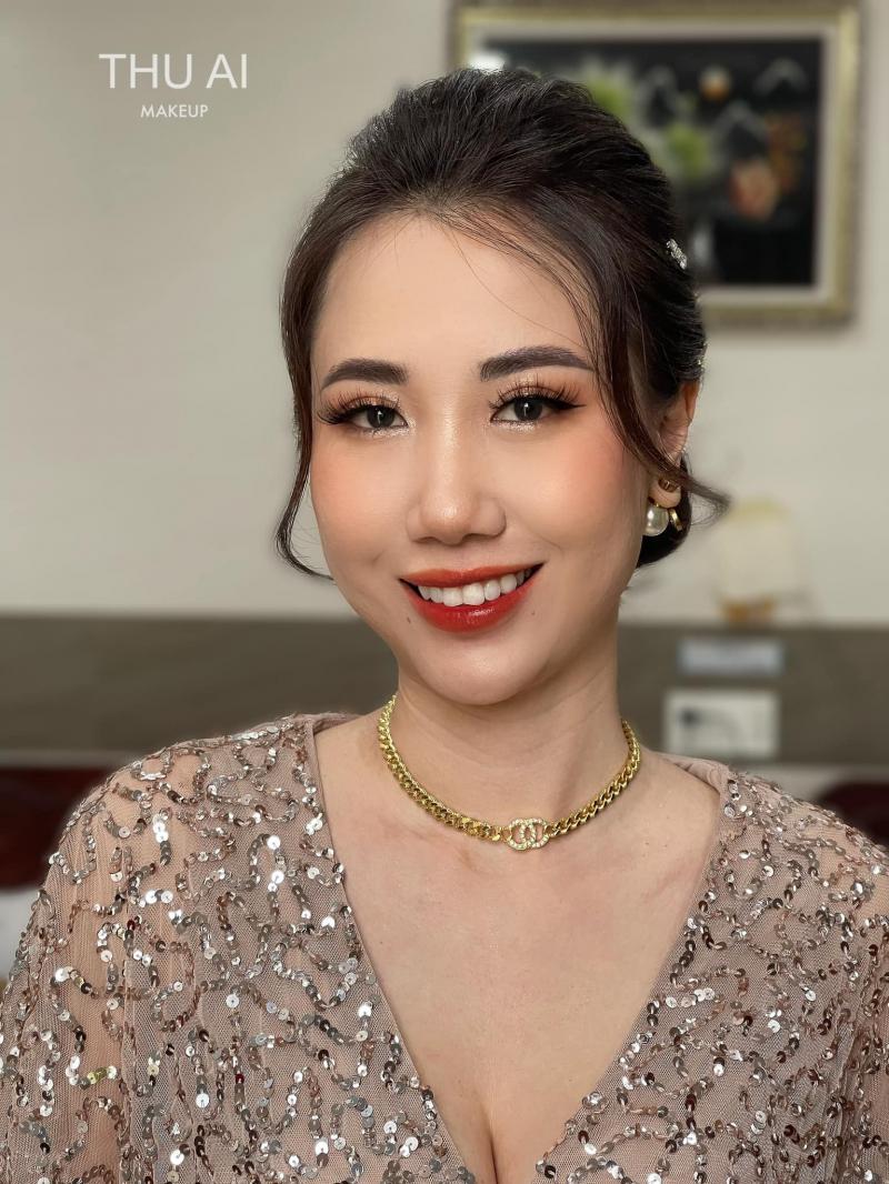 Thu Ái Makeup