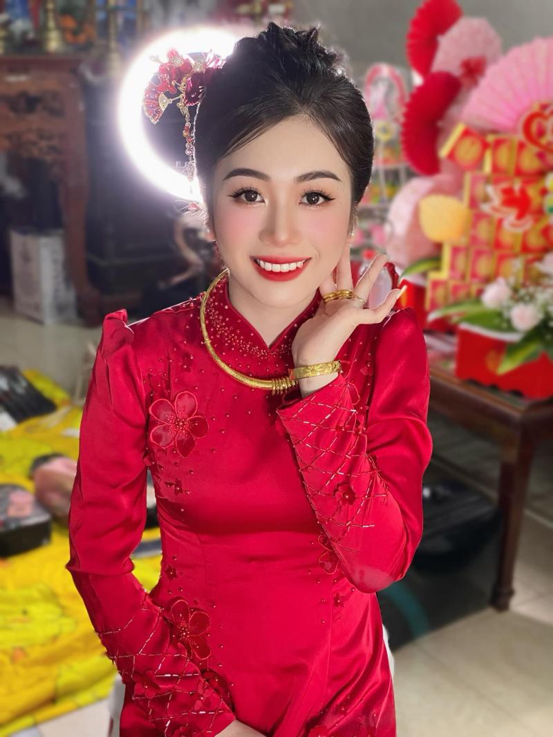 Thư Nguyễn makeup