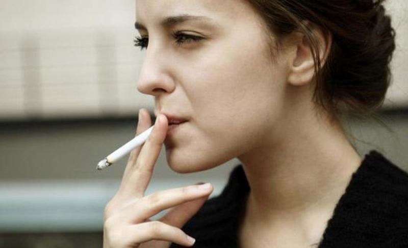 Hút thuốc lá dẫn đến khó thụ thai