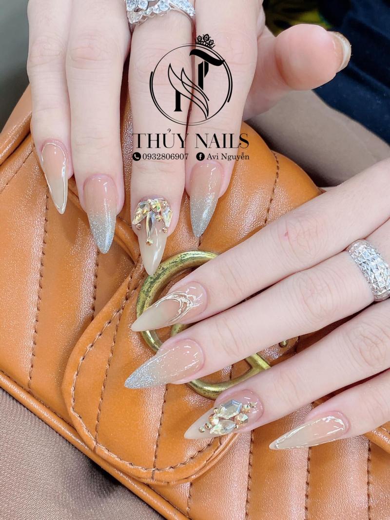 Thuỷ nail