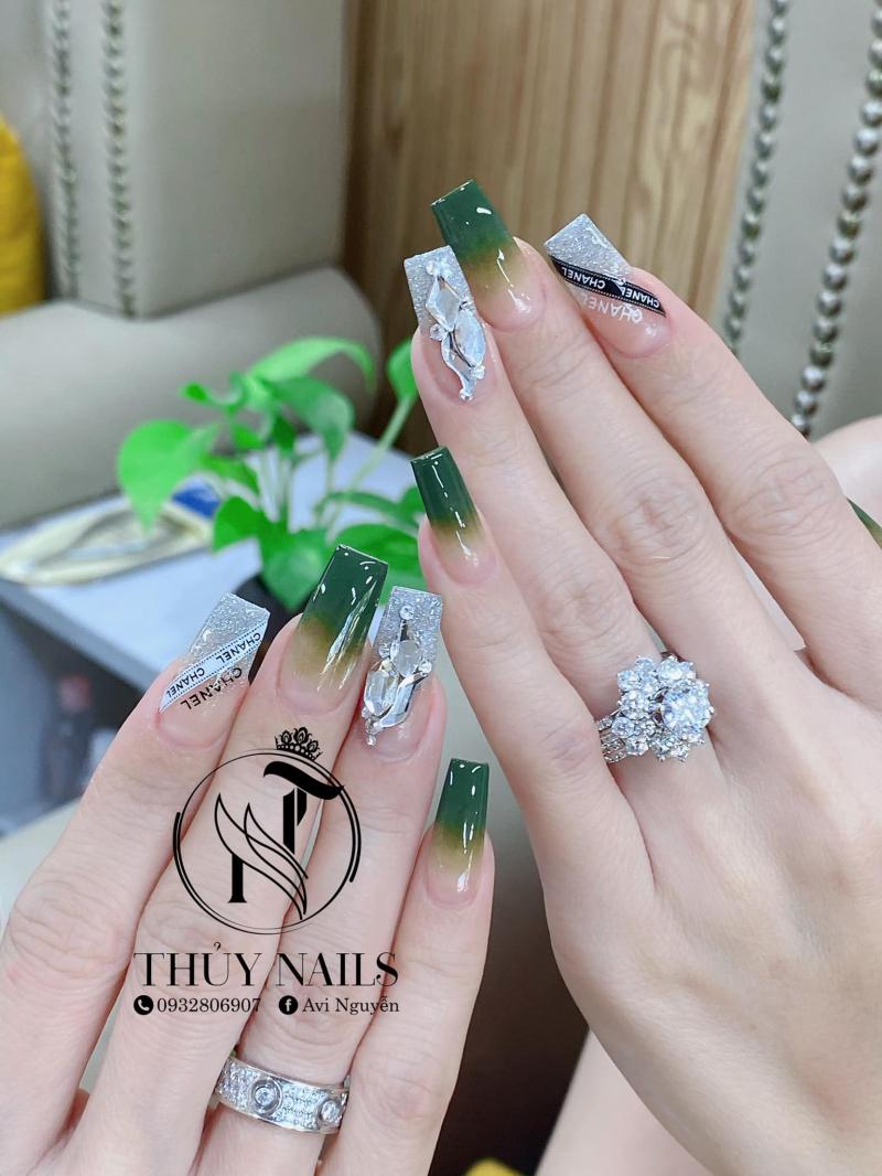 Thuỷ nail