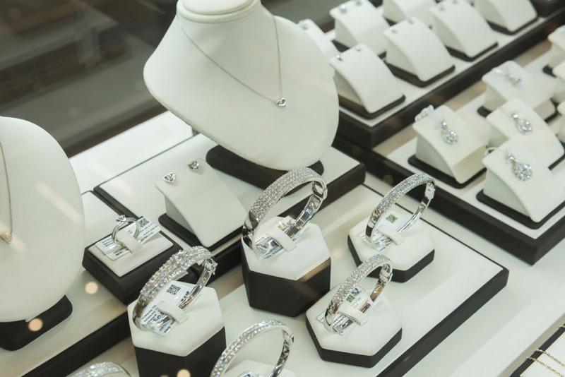 Tiệm bạc cao cấp Ánh Hồng sở hữu nhiều mẫu mã trang sức đa dạng