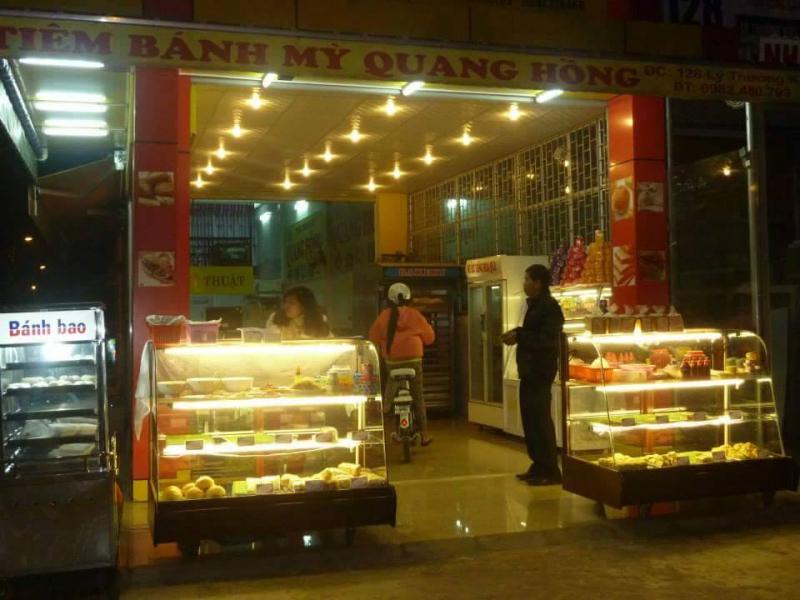 Tiệm bánh Quang Hồng