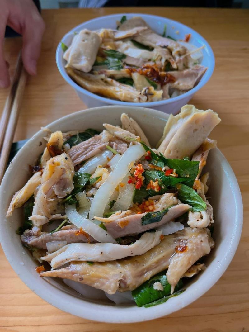 Tiệm Bánh Ướt Lòng Gà