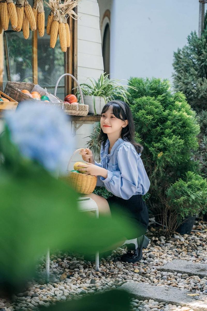 Tiệm Cà Phê Dưới Tán Cây