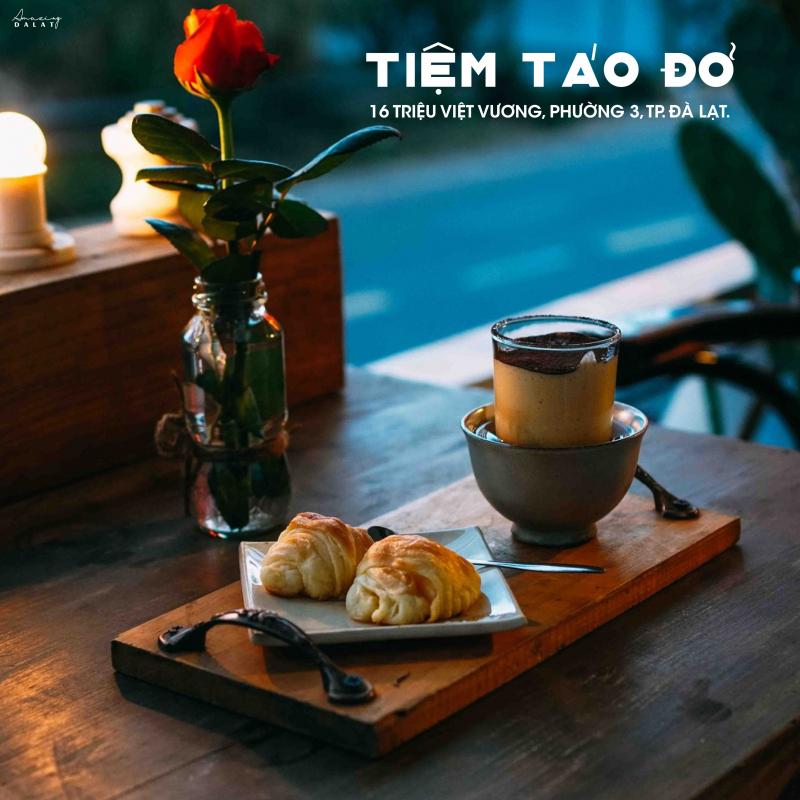 Tiệm Cafe Táo Đỏ