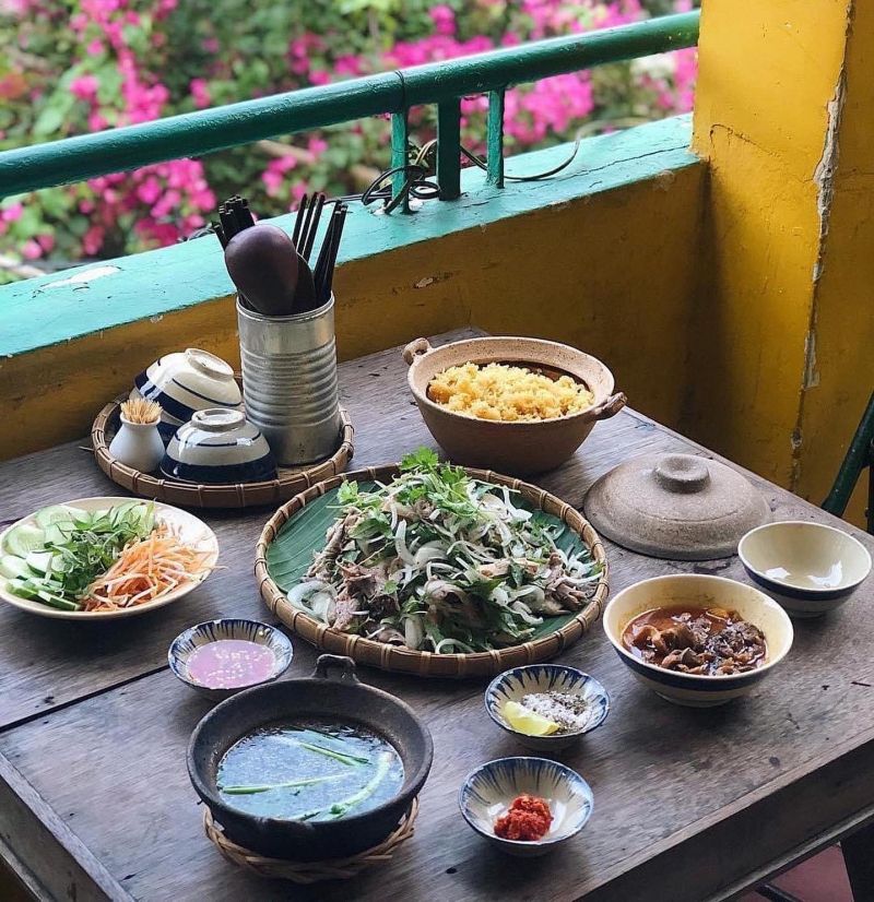 Tiệm cơm-cafe Hoa Giấy