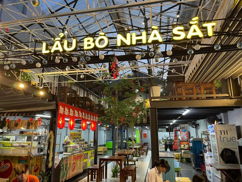 Tiệm Lẩu bò Nhà Sắt