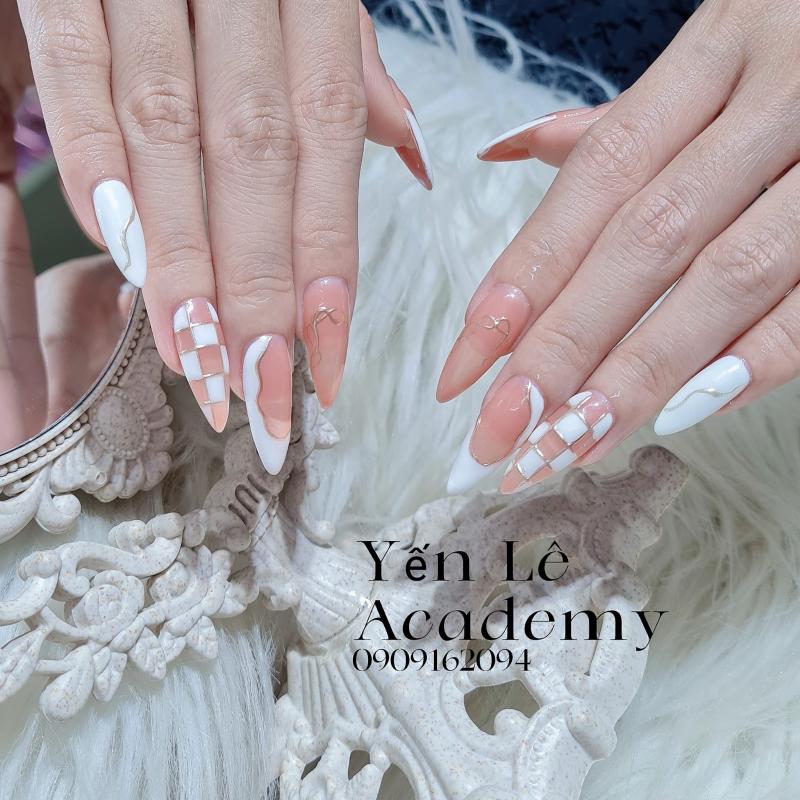 Tiệm Nail & Nối Mi Yến Lê