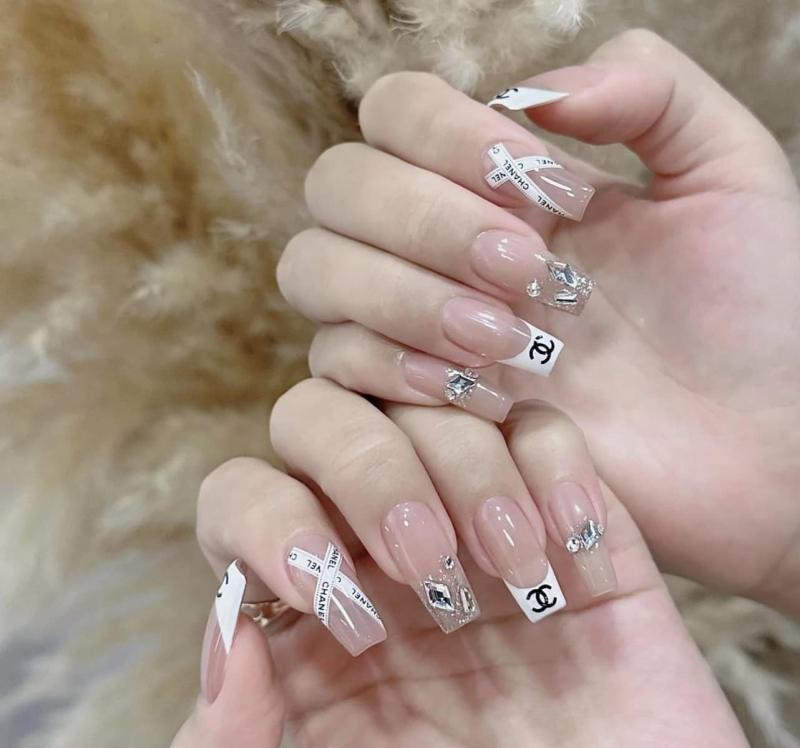 Tiệm Nail Hàn Uyên