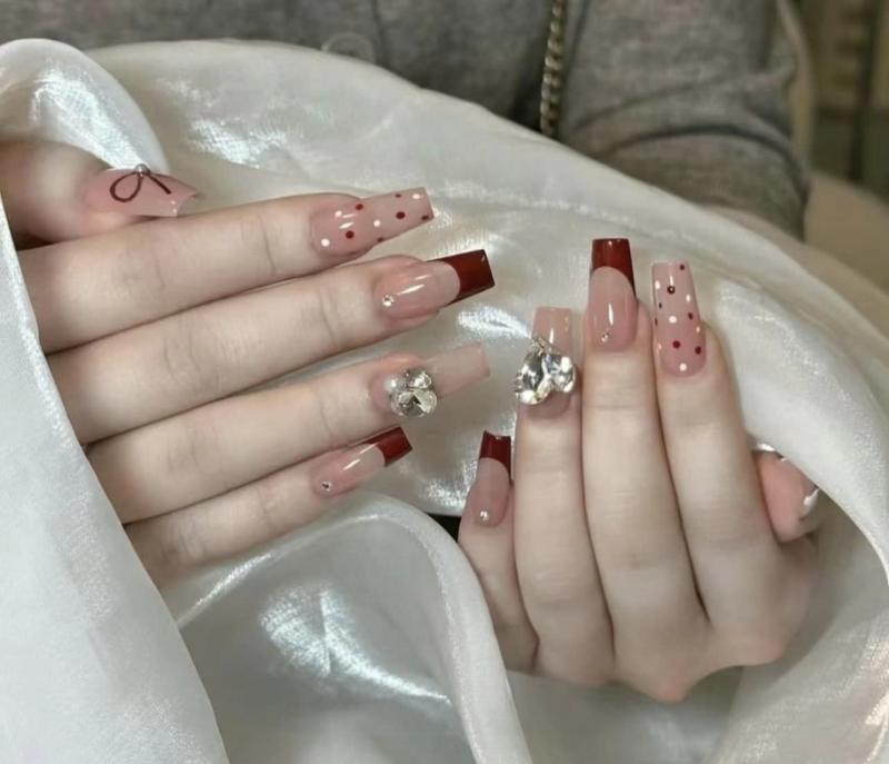 Tiệm Nail Hàn Uyên