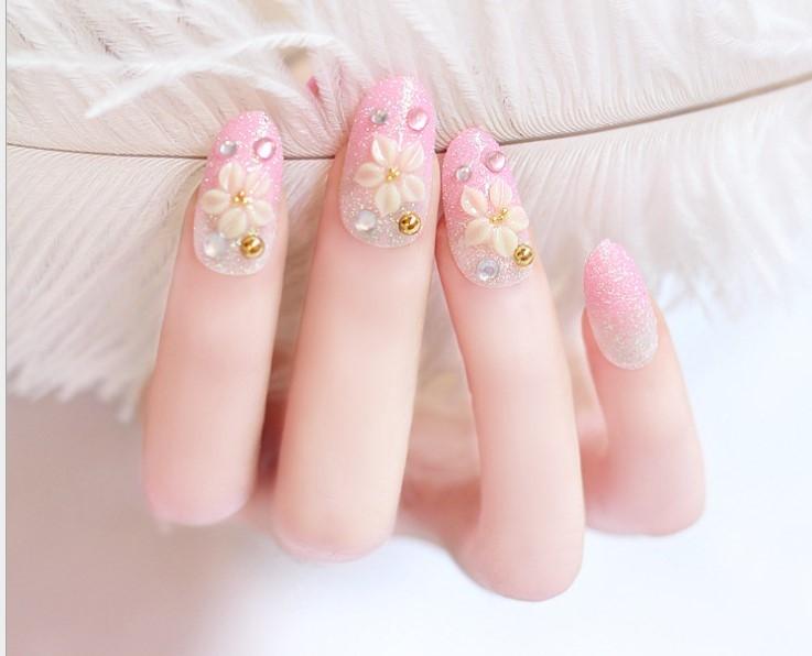 Đến với tiệm nails Hàn Quốc đẹp này, bạn sẽ luôn được chăm sóc và phục vụ tận tình. Với không gian sang trọng và tinh tế, tiệm nails này sẽ là nơi lý tưởng để thư giãn và làm đẹp cho bàn tay của bạn.