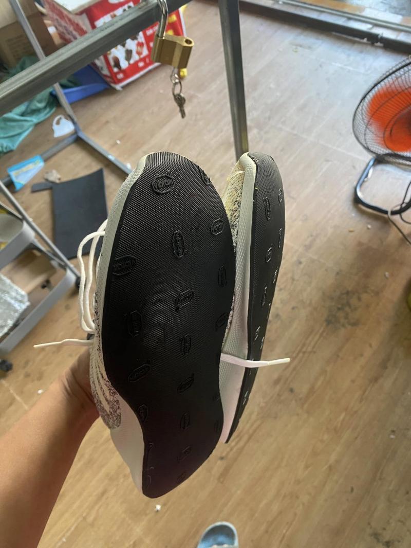 Tiệm sửa giày Khánh Phương