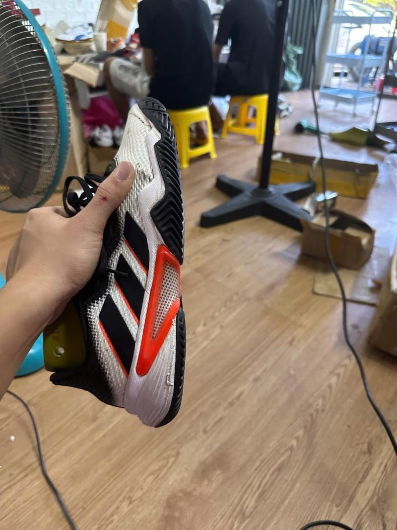 Tiệm sửa giày Khánh Phương