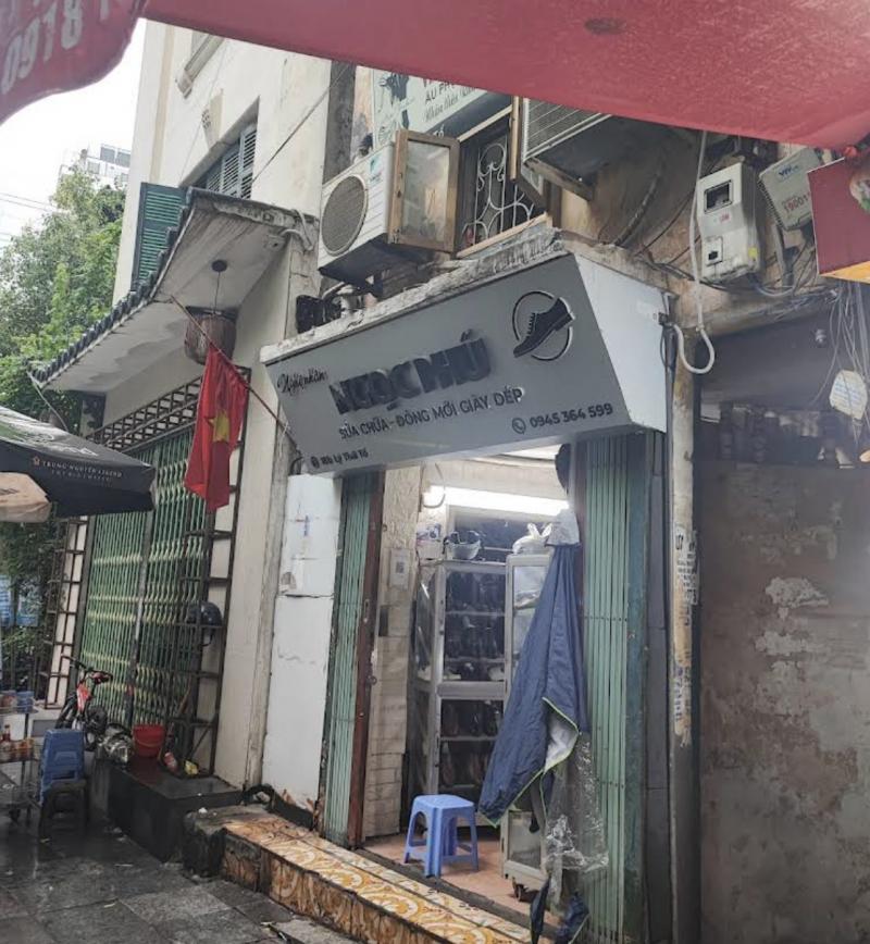 Tiệm sửa giày Ngọc Phú