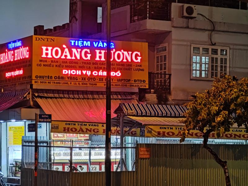 Tiệm vàng Hoàng Hương