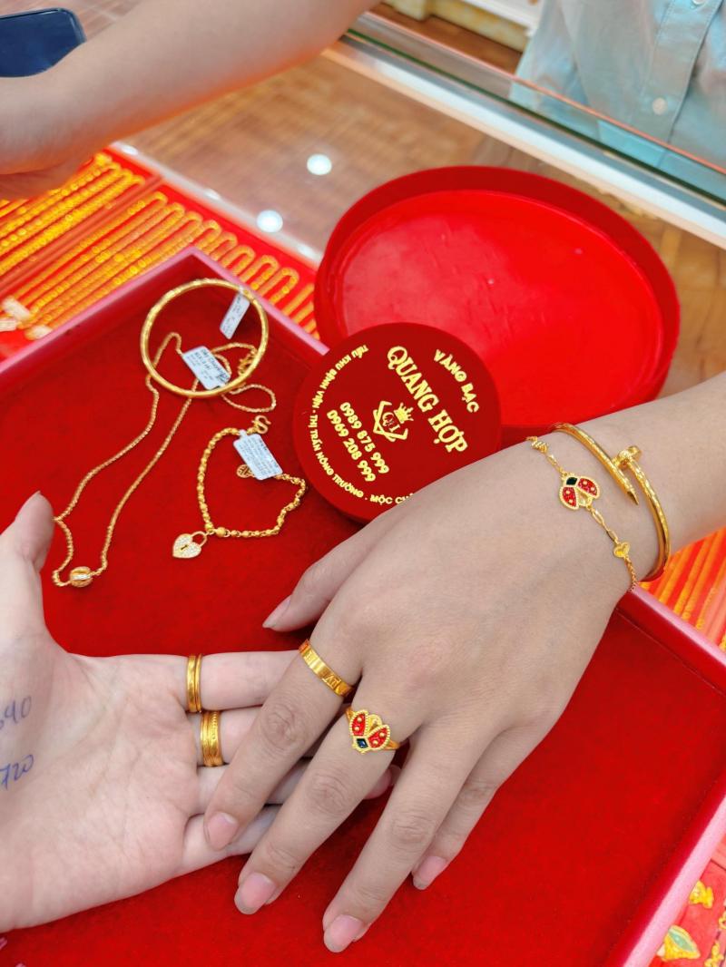 Tiệm Vàng Quang Hợp