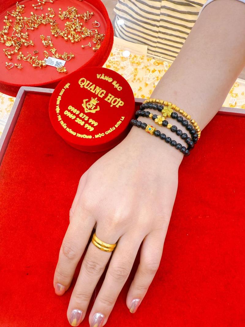 Tiệm Vàng Quang Hợp