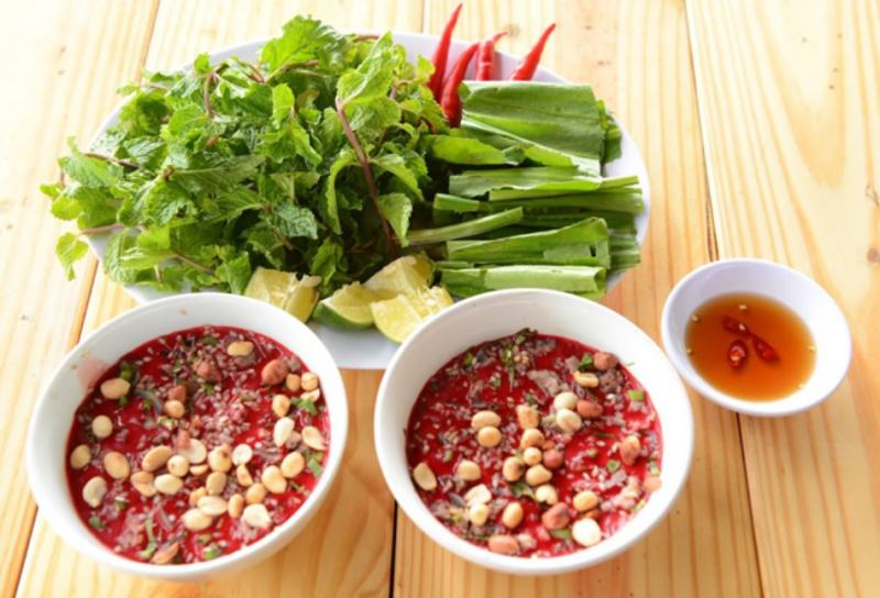 Món tiết canh