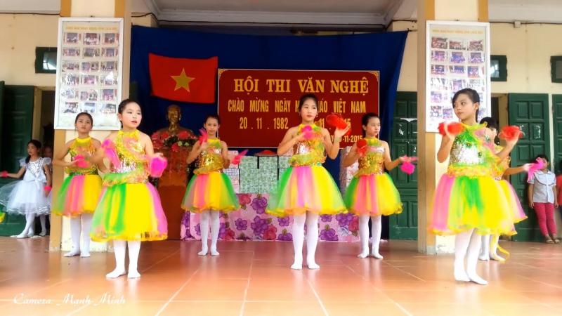 Hội nữ sinh đi diễn văn nghệ chào mừng ngày 20/11 'gây sốt' vì ngoại hình  quá xinh xắn