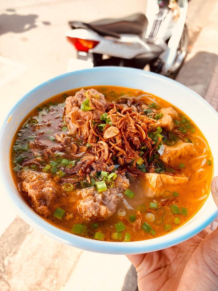 Tin Quán (Bún riêu, Bún mắm nêm)