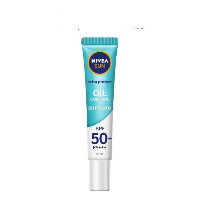 Tinh chất chống nắng Nivea dưỡng trắng & kiểm soát dầu SPF50+ PA+++