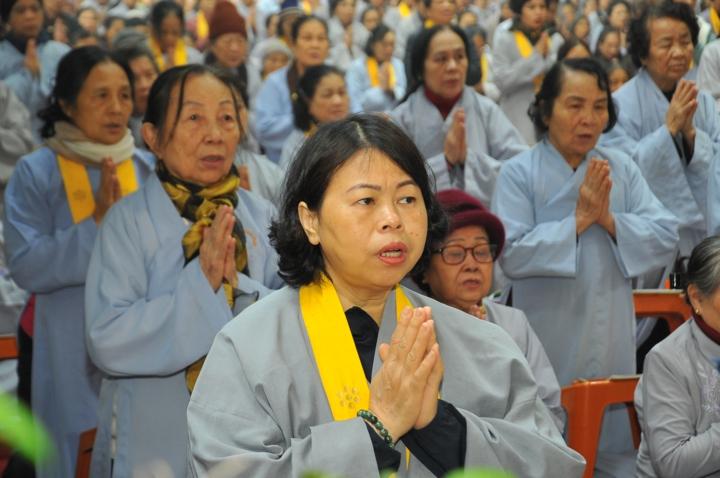 Tịnh Độ tông mở lối cho Phật tử vi giác qua công quả, có phần thực tế và giản dị hơn việc luyện trí tập thiền nên tông phái này rất phổ biến ở Việt Nam