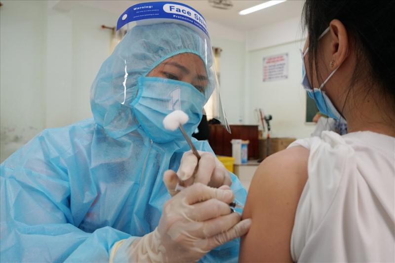 Nỗ lực tiêm ngừa vaccine phòng chống  Covid-19