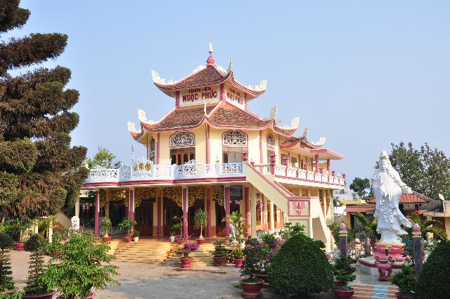 Tịnh xá Ngọc Phúc – Chùa Áo Vàng nổi tiếng tại Pleiku