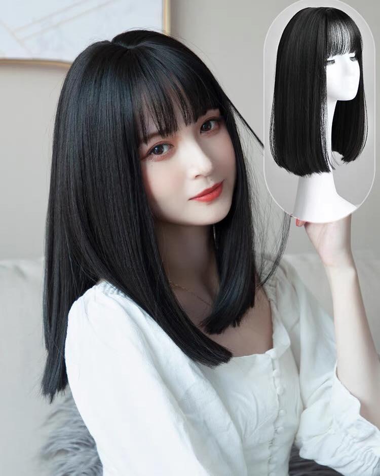 Tóc giả Sakura mang đến cho bạn vẻ đẹp hoàn hảo với độ bồng cao và hệ thống sợi tóc tự nhiên. Hãy xem hình ảnh để cảm nhận sự tinh tế của sản phẩm.