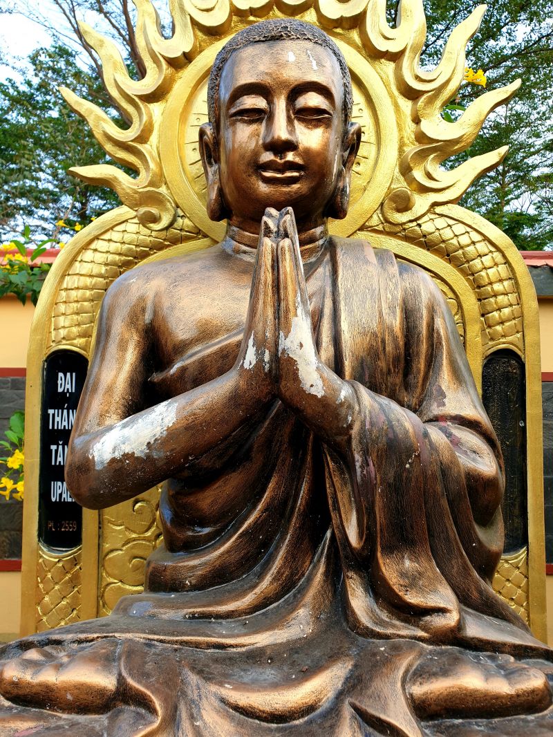 Tượng Đại thánh tăng Upali (Ưu Bà Ly) tại chùa Nam Tông ở quận Bình Tân