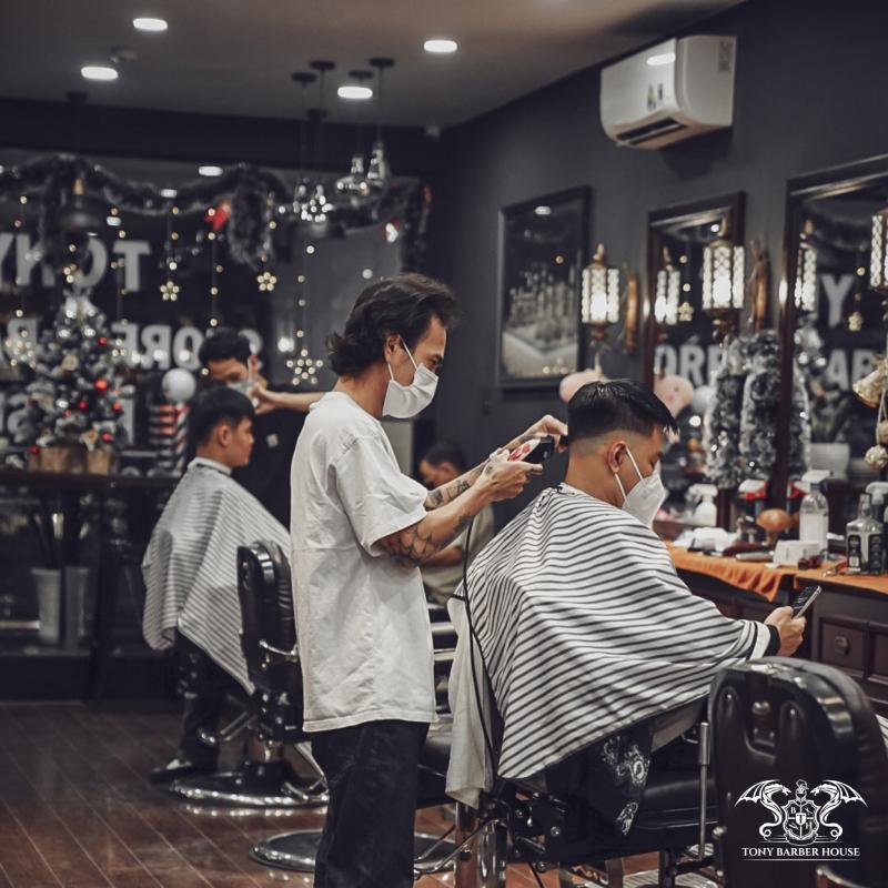 ﻿﻿Tại Barber shop - Tony Barber House