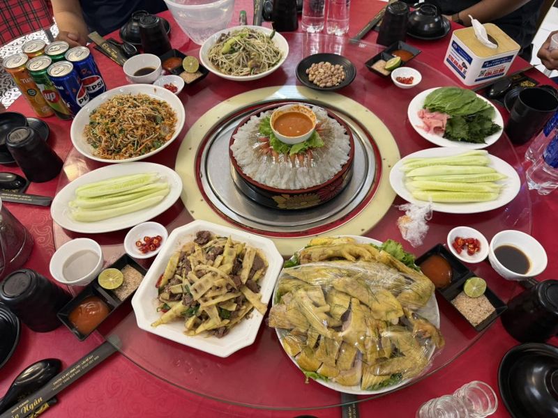 Bảo Ngân - Lẩu Bề xay