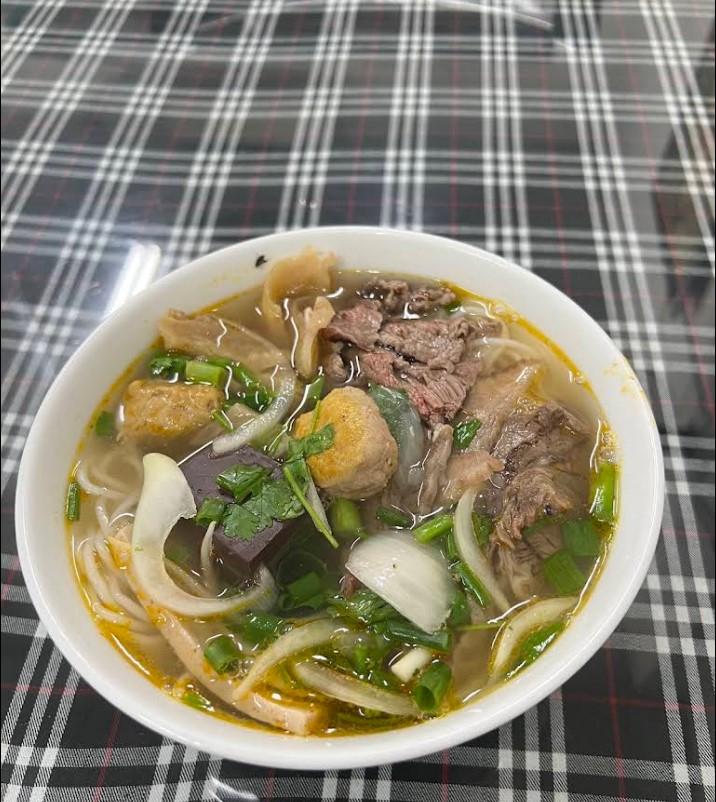 Bún bò Huế - Quang Trung Quán