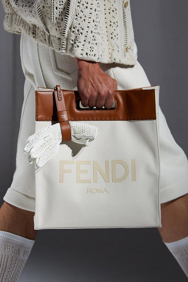 Tote bag trong Bộ sưu tập mùa Thu-Đông 2021 Fendi