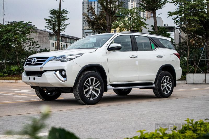 Toyota Fortuner: 690 xe