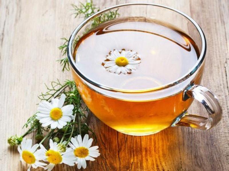 Uống trà hoa cúc vào buổi sáng tốt cho cơ thể