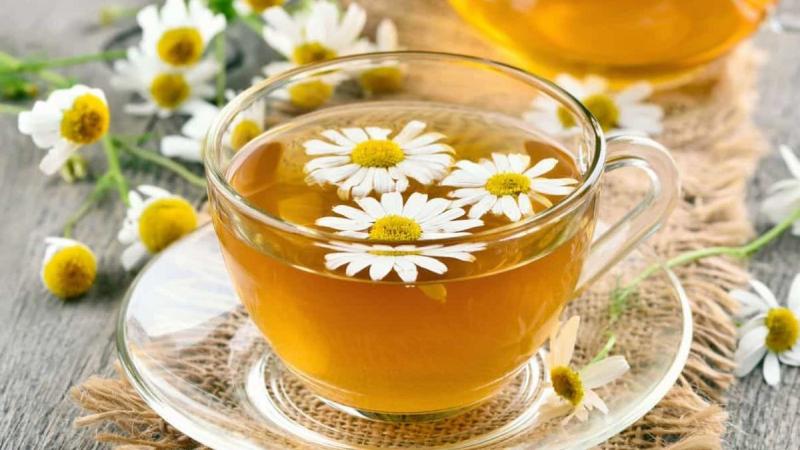 Hoa cúc sau khi được phơi khô có thể pha chung với mật ong, atisô, cam thảo, táo đỏ… có tác dụng thanh nhiệt, giải độc
